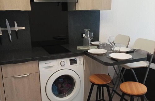 Antibes Apartment | Air-conditioned studio with parking, within walking distance of the beach and town center
