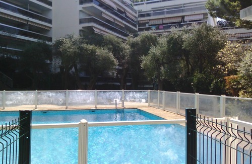 Antibes Apartment | Air-conditioned studio with parking, within walking distance of the beach and town center