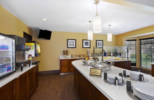 Utica Apartment | Air-Conditioned Studio | Pool
