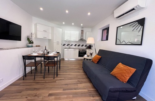 La Trinite Apartment | Air-conditioned T2 with terrace, jacuzzi & parking - near Nice & Monaco