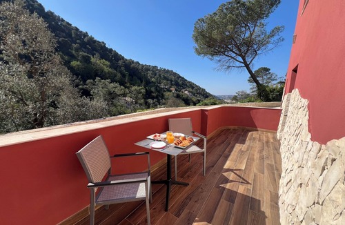 La Trinite Apartment | Air-conditioned T2 with terrace, jacuzzi & parking - near Nice & Monaco