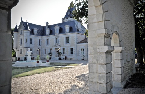 Lavalette Tude Dronne Villa | Air-conditioned villa at Château de Bellevue, heated pool, 6 adults + 2 children