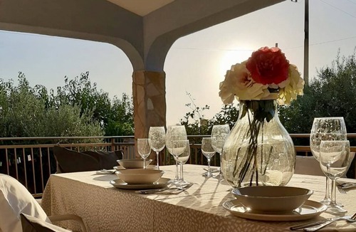 Terrasini Villa | Air-conditioned villa surrounded by greenery near the sea that can accommodate up to 8 people