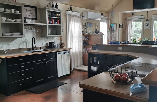 Strathgartney House | Air conditioned10 minutes to Charlottetown Hottub/private yard Families/couples