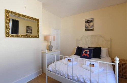 Southsea House | Air Maison - Homely Short Walk to Southsea