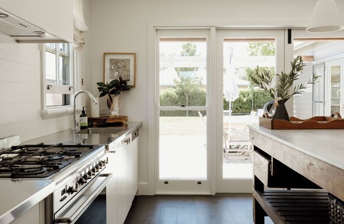 Central Mudgee Cottage | Airdrie Storybook Country Cottage Charm