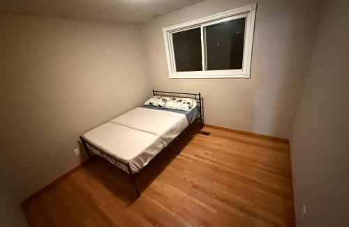 Rosemount House | AIRPORT KITCHENER HOMESTAY-Near Conestoga College, Fairview Mall, Plaza- 24Hrs Checkin
