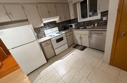 Rosemount House | AIRPORT KITCHENER HOMESTAY-Near Conestoga College, Fairview Mall, Plaza- 24Hrs Checkin