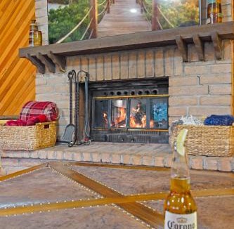 Alto House | Airy Alto Escape Deck Games Views