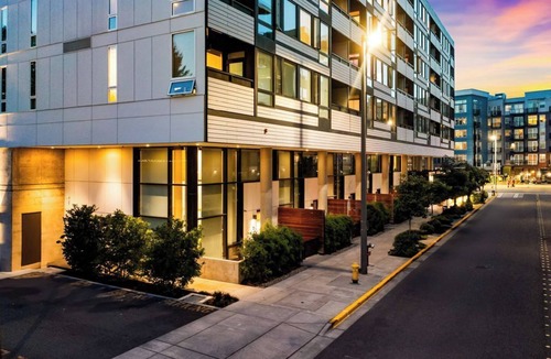 Downtown Apartment | Airy and Open Corner Loft - 92 Walkscore