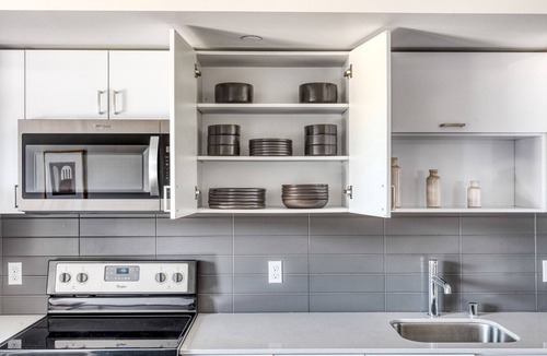 Wilburton Apartment | Airy Bellevue Studio w/Gym, W/D, near Spring District, by Blueground