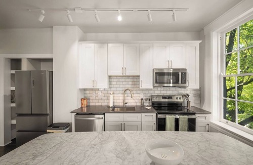 Pendleton Apartment | Airy, Elegant 1bd Apartment, Steps from Everything