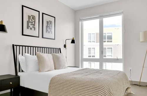 Forest Hills - Woodbourne Apartment | Airy Jamaica Plain Studio w/ Gym & W/D, near Orange Line, by Blueground