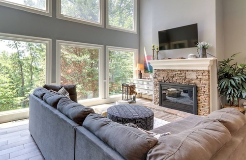 Jasper Cabin | Airy Jasper Vacation Rental w/ Deck + Gas Grill