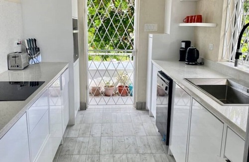 Lascelles Apartment | Airy Modern Very Specious 2 Bed/2 Bath Apartment
