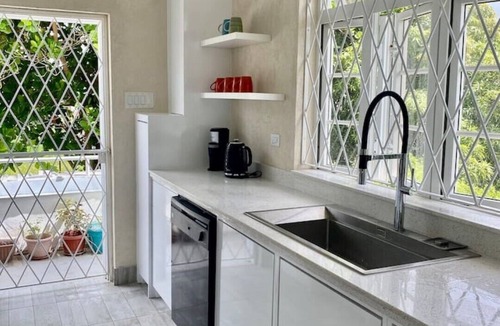 Lascelles Apartment | Airy Modern Very Specious 2 Bed/2 Bath Apartment