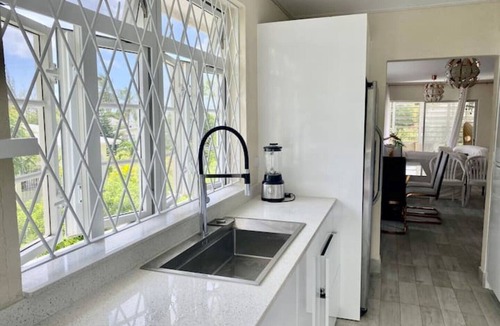 Lascelles Apartment | Airy Modern Very Specious 2 Bed/2 Bath Apartment