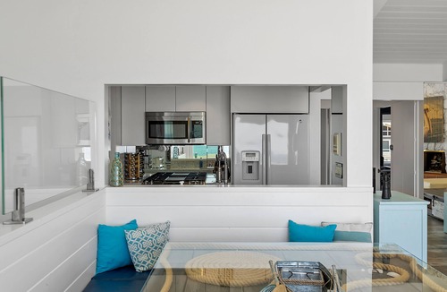 Silver Strand House | Airy Silver Strand Beachfront Retreat- with large deck and spa!