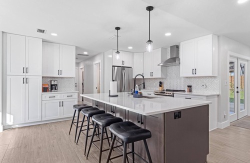 Gainesville House | Airy, Spacious, Newly Renovated Home – Walk to UF!