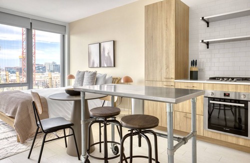 West Loop Apartment | Airy West Loop Studio w/Gym & Coworking, nr UIC, by Blueground