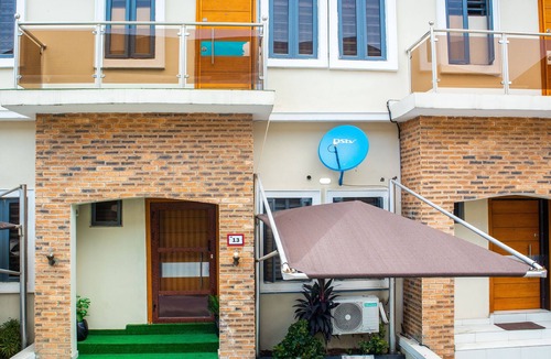 Ogombo House | Ajah - Duplex - Sleeps 4 - Pool - Parking