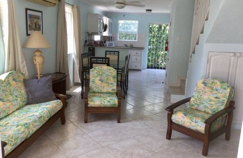 Prospect House | Ajoupa 14 is steps Away from West Coast Beaches and Restaurants