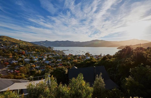 Akaroa House | Akaroa holiday home spacious and quiet with stunning harbour views and close to town