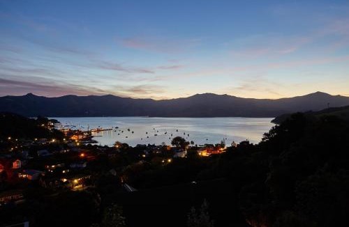 Akaroa House | Akaroa holiday home spacious and quiet with stunning harbour views and close to town