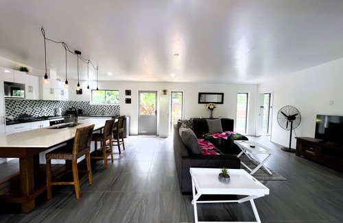 Matavera House | Ake Ake House a stylish and private retreat in the peaceful village of Matavera.