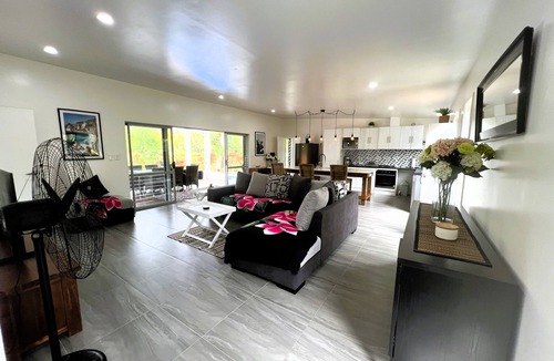 Matavera House | Ake Ake House a stylish and private retreat in the peaceful village of Matavera.
