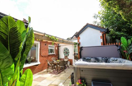 Saddleworth House | Akila