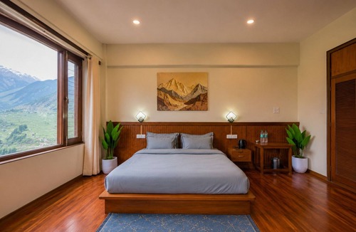 New Manali Hotel | AKIRA BY SKYLORE