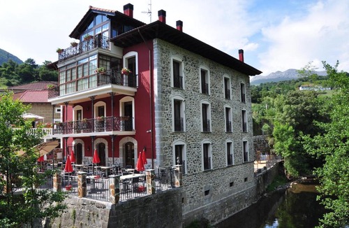 Regules Hotel | Akla La Casa Del Puente