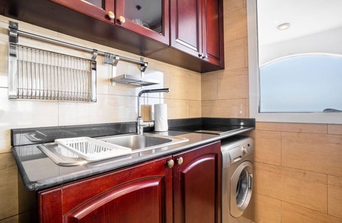 Al Hamra Village House | Al Hamra Beachfront 1BR – Sea View, Pool, Gym & Marina Access