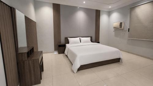 Medina Apartment | Al Sultan Family Stay Near Al-Masjid Al-Nabawi 2BR Self Check-in Sleeps 7