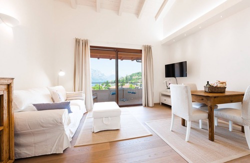 Malcesine Old Town Apartment | Al vecchio frantoio in the center of town with beautiful lake views, near beach