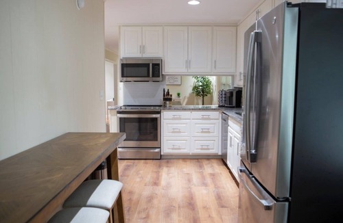 Northport House | Alabama University Events, 5 bdrm Home by Lake, sleeps 14, 5 mil to Bryant/Denny