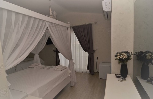 Hacımemis Hotel | Alacati Eldoris Otel
