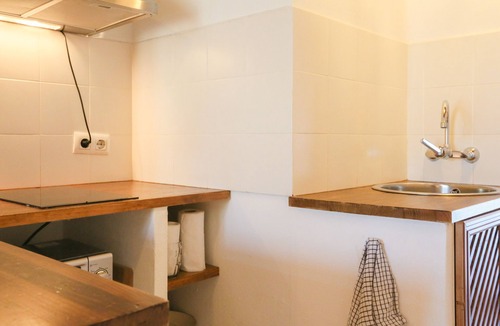 Alameda Apartment | Alameda De Hercules - One Bedroom Apartment, Sleeps 2