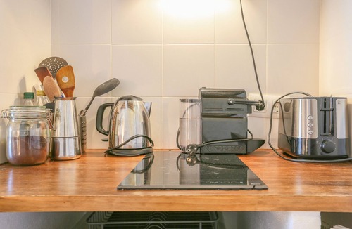 Alameda Apartment | Alameda De Hercules - One Bedroom Apartment, Sleeps 2