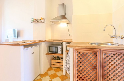 Alameda Apartment | Alameda De Hercules - One Bedroom Apartment, Sleeps 2