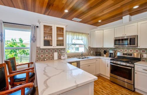 West Alameda House | Alameda luxury 2BR 2BA house, AC, near ferry to San Francisco, 2 free parking spaces