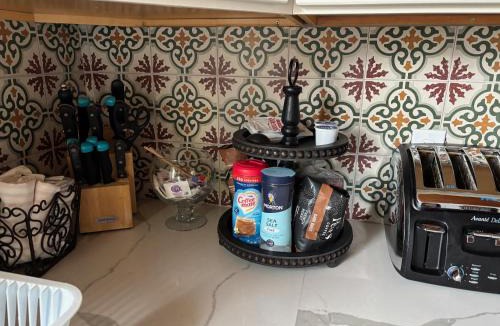 West Alameda House | Alameda luxury 2BR 2BA house, AC, near ferry to San Francisco, 2 free parking spaces