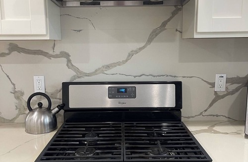 West Alameda Apartment | Alameda Modern Victorian 2BD unit D