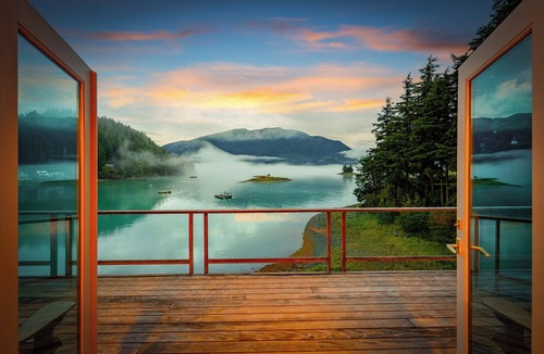 Juneau House | Alaska Glacier Waterfront, Hot Tub & Mountain View