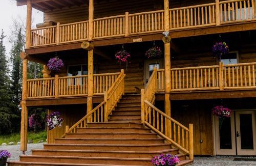 Palmer Bed & Breakfast | Alaska Knotty Pine B&B