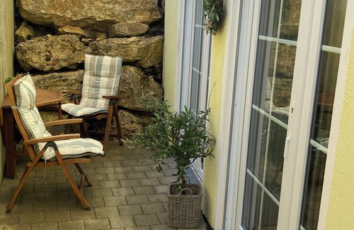 Westerheim Apartment | Alb-Studio - retreat on the Alb for 2 with extra entrance & outdoor seating area