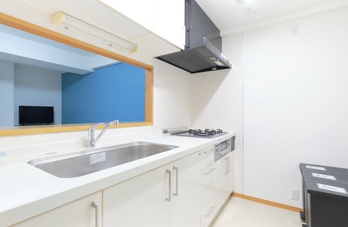 Toshima Apartment | alba cerezo by Tranova