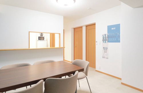 Toshima Apartment | alba cerezo by Tranova