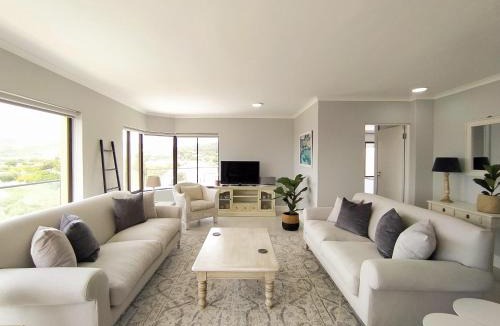 Robberg Beach Apartment | Alba Tramonto - 4 bed 3 bath - 100m to Robberg Beach & Large Patio